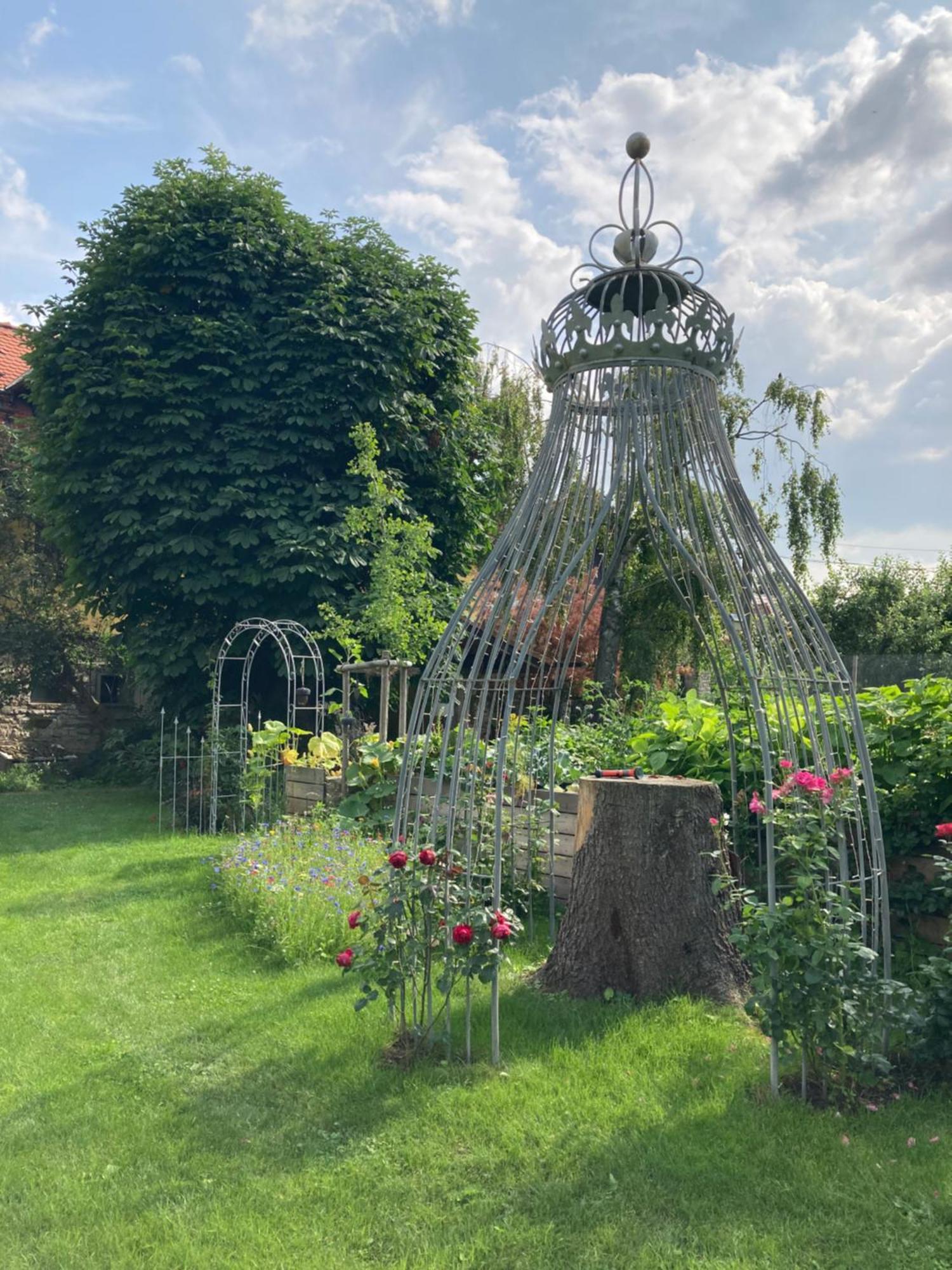 Bio Kastanienhof Erfurt - Appartements Und Ayurvedische Jurten Exterior photo