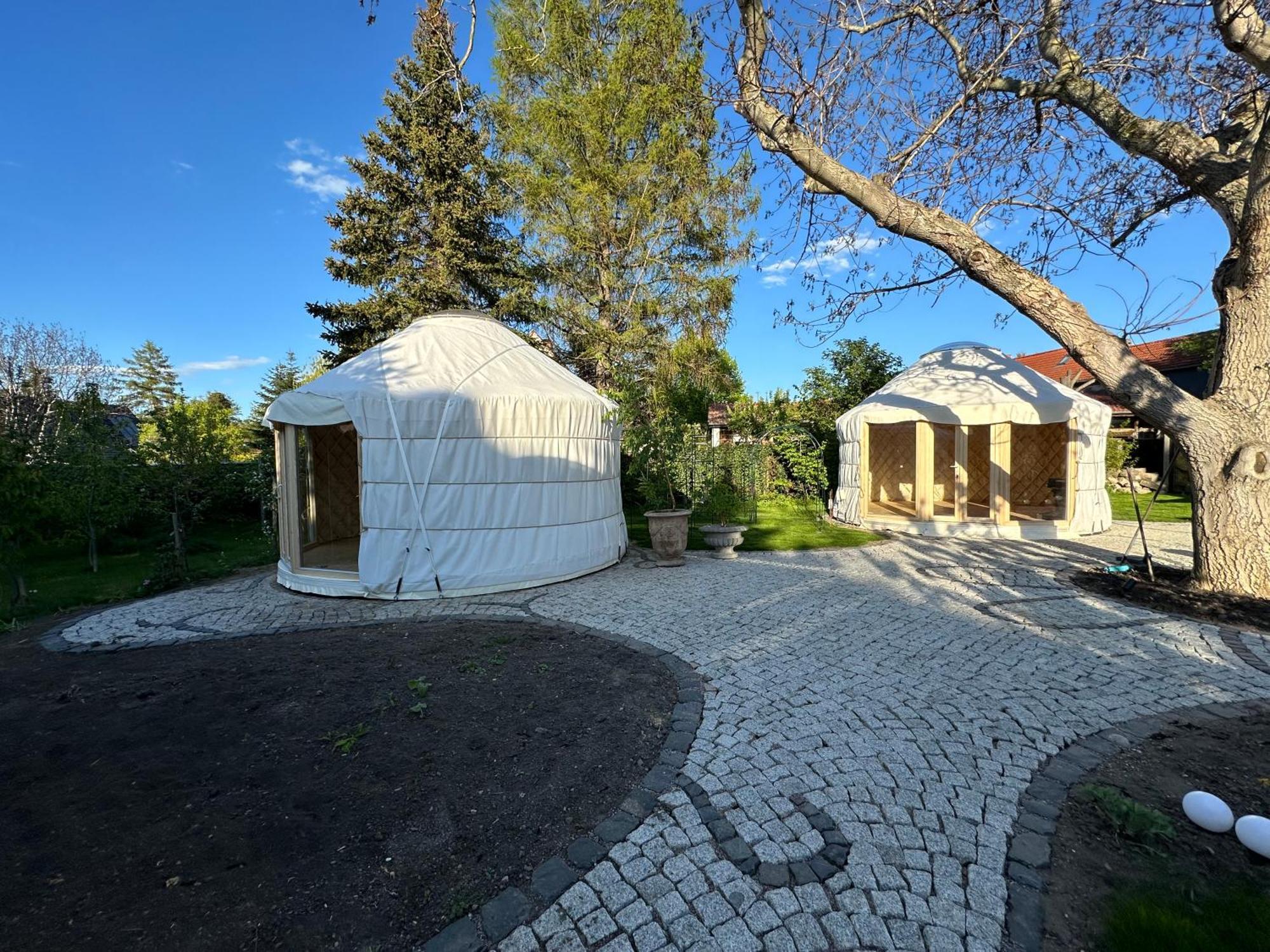 Bio Kastanienhof Erfurt - Appartements Und Ayurvedische Jurten Exterior photo