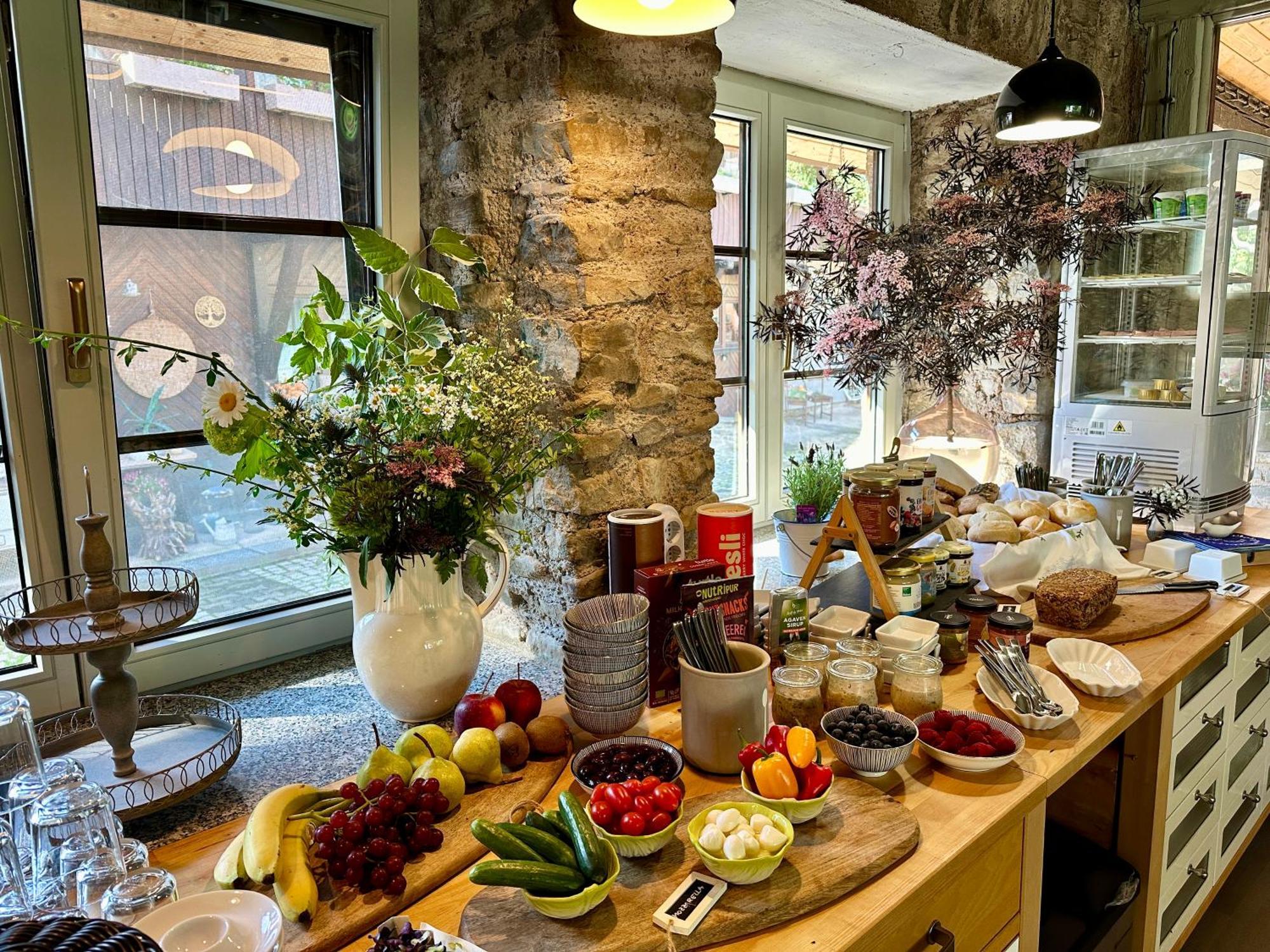 Bio Kastanienhof Erfurt - Appartements Und Ayurvedische Jurten Exterior photo